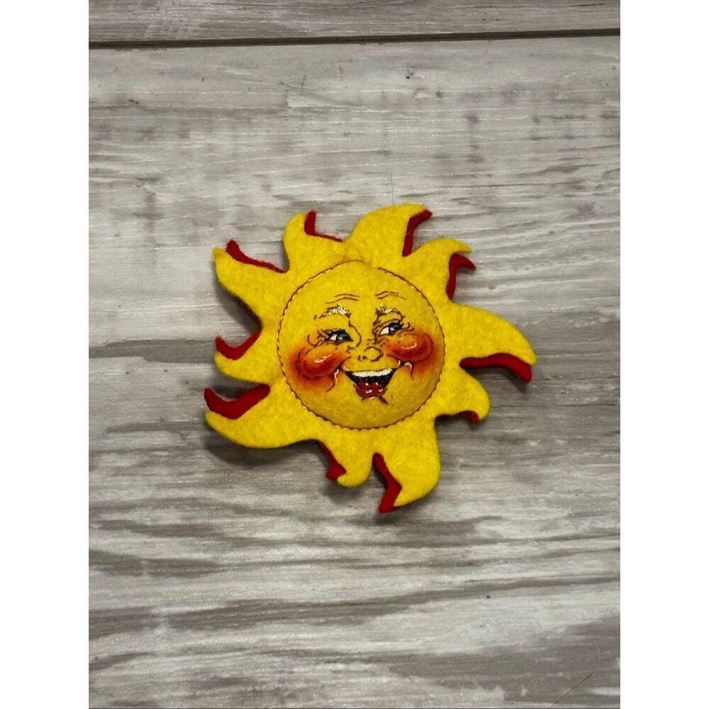 Annalee Doll Society Sun Pin 1996-1997